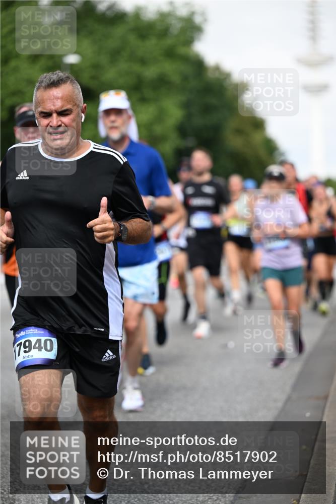 29.06.2025 - hella hamburg halbmarathon Dr. Thomas Lammeyer http://msf.ph/oto/8517902 29.06.2025 10:04:07 Kennedybrücke 1006, 1180, 1239, 1264, 1334, 2099, 2159, 2346, 2348, 2447, 2582, 2584, 2677, 3112, 3177, 3861, 3898, 4013, 4231, 4594, 4796, 5341, 5728, 6082, 6084, 6104, 6201, 6202, 6260, 6462, 6581, 6602, 7159, 7786, 7824, 8394, 8402, 8520, 8531, 8573, 8730, 9611, 10031, 10044, 10268, 10337, 10582, 10587, 10788, 11158, 11159, 11366 meine-sportfotos.de