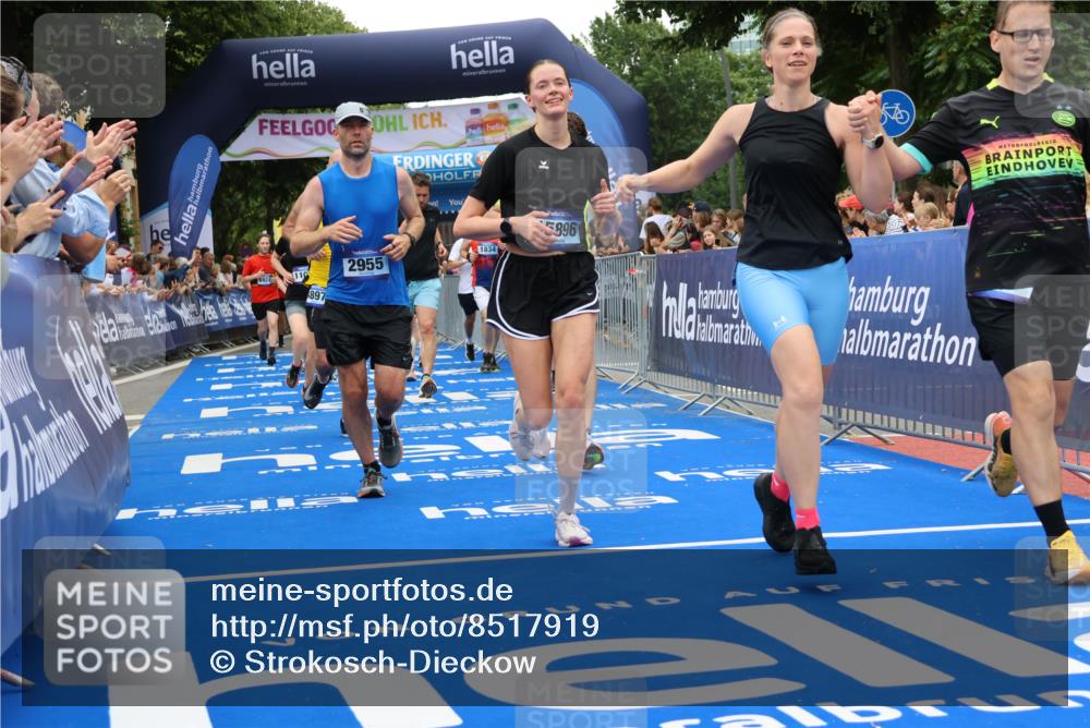 29.06.2025 - hella hamburg halbmarathon Strokosch-Dieckow http://msf.ph/oto/8517919 29.06.2025 10:55:37 Ziel 1120, 1143, 1834, 2955, 2982, 3037, 4897, 5021, 6924, 8255, 8573, 8618, 10212, 11039, 11554, 11568, 12196, 12483, 12515, 12544, 12584, 13267, 14036, 14365, 14592, 14909, 15896, 16110, 17615, 18064, 18190 meine-sportfotos.de