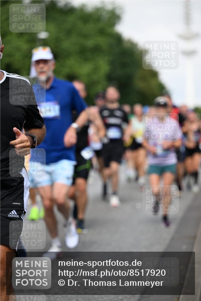 29.06.2025 - hella hamburg halbmarathon Dr. Thomas Lammeyer http://msf.ph/oto/8517920 29.06.2025 10:04:07 Kennedybrücke 1006, 1180, 1239, 1264, 1334, 2099, 2159, 2346, 2348, 2447, 2582, 2584, 2677, 3112, 3177, 3861, 3898, 4013, 4231, 4594, 4796, 5341, 5728, 6082, 6084, 6104, 6201, 6202, 6260, 6462, 6581, 6602, 7159, 7786, 7824, 8394, 8402, 8520, 8531, 8573, 8730, 9611, 10031, 10044, 10268, 10337, 10582, 10587, 10788, 11158, 11159, 11366 meine-sportfotos.de