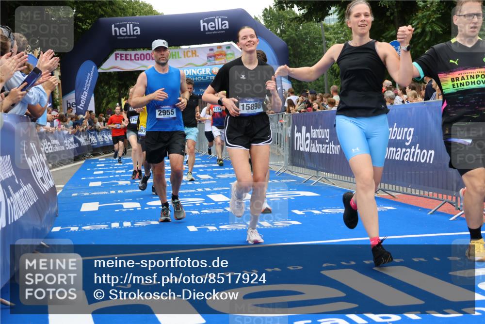 29.06.2025 - hella hamburg halbmarathon Strokosch-Dieckow http://msf.ph/oto/8517924 29.06.2025 10:55:37 Ziel 1120, 1143, 1834, 2955, 2982, 3037, 4897, 5021, 6924, 8255, 8573, 8618, 10212, 11039, 11554, 11568, 12196, 12483, 12515, 12544, 12584, 13267, 14036, 14365, 14592, 14909, 15896, 16110, 17615, 18064, 18190 meine-sportfotos.de