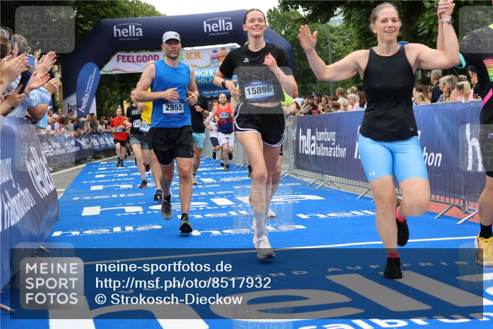 29.06.2025 - hella hamburg halbmarathon Strokosch-Dieckow http://msf.ph/oto/8517932 29.06.2025 10:55:37 Ziel 1120, 1143, 1834, 2955, 2982, 3037, 4897, 5021, 6924, 8255, 8573, 8618, 10212, 11039, 11554, 11568, 12196, 12483, 12515, 12544, 12584, 13267, 14036, 14365, 14592, 14909, 15896, 16110, 17615, 18064, 18190 meine-sportfotos.de
