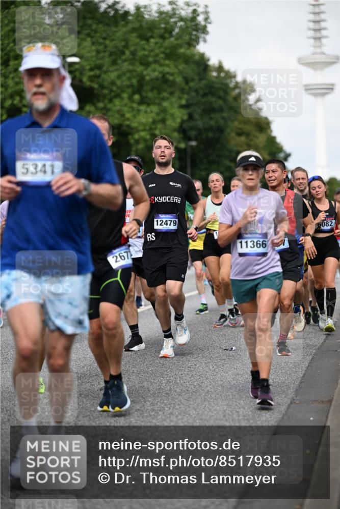 29.06.2025 - hella hamburg halbmarathon Dr. Thomas Lammeyer http://msf.ph/oto/8517935 29.06.2025 10:04:07 Kennedybrücke 1006, 1180, 1239, 1264, 1334, 2099, 2159, 2346, 2348, 2447, 2582, 2584, 2677, 3112, 3177, 3861, 3898, 4013, 4231, 4594, 4796, 5341, 5728, 6082, 6084, 6104, 6201, 6202, 6260, 6462, 6581, 6602, 7159, 7786, 7824, 8394, 8402, 8520, 8531, 8573, 8730, 9611, 10031, 10044, 10268, 10337, 10582, 10587, 10788, 11158, 11159, 11366 meine-sportfotos.de