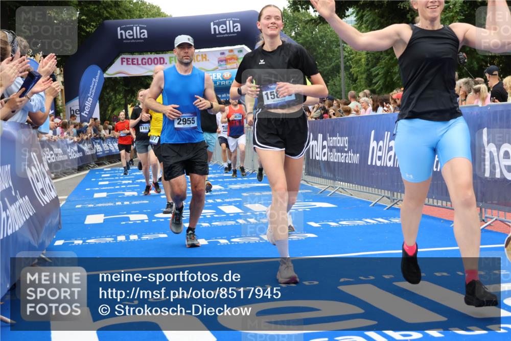 29.06.2025 - hella hamburg halbmarathon Strokosch-Dieckow http://msf.ph/oto/8517945 29.06.2025 10:55:37 Ziel 1120, 1143, 1834, 2955, 2982, 3037, 4897, 5021, 6924, 8255, 8573, 8618, 10212, 11039, 11554, 11568, 12196, 12483, 12515, 12544, 12584, 13267, 14036, 14365, 14592, 14909, 15896, 16110, 17615, 18064, 18190 meine-sportfotos.de