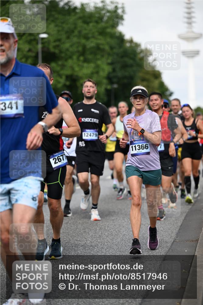 29.06.2025 - hella hamburg halbmarathon Dr. Thomas Lammeyer http://msf.ph/oto/8517946 29.06.2025 10:04:08 Kennedybrücke 1006, 1180, 1239, 1264, 1334, 2099, 2159, 2346, 2348, 2447, 2582, 2584, 2677, 2730, 3042, 3112, 3177, 3794, 3861, 3898, 4013, 4231, 4419, 4594, 4796, 5341, 5643, 5728, 6082, 6084, 6104, 6201, 6202, 6260, 6462, 6581, 6602, 7159, 7717, 7786, 7824, 8394, 8402, 8520, 8531, 8573, 8730, 9611, 10031, 10044, 10268, 10337, 10582, 10587, 10665, 10759, 10788, 11083, 11158, 11159, 11366 meine-sportfotos.de