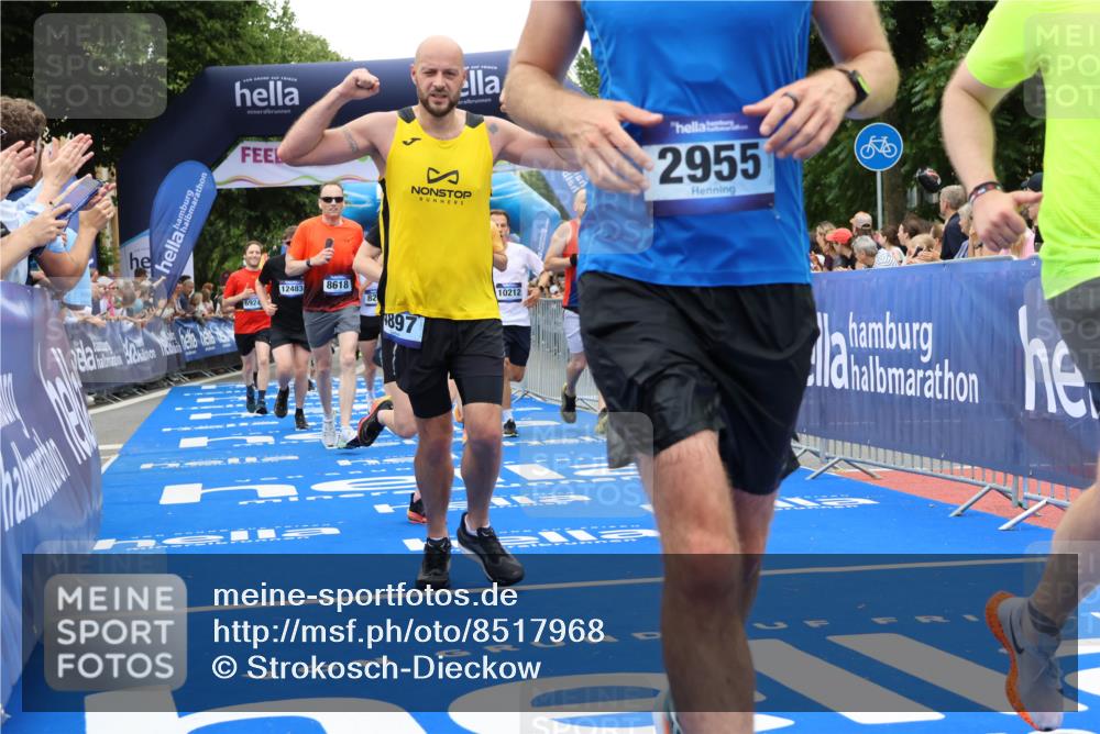 29.06.2025 - hella hamburg halbmarathon Strokosch-Dieckow http://msf.ph/oto/8517968 29.06.2025 10:55:39 Ziel 1120, 1143, 1834, 2955, 2982, 3037, 4897, 5021, 6569, 6924, 7221, 8255, 8573, 8618, 10212, 11039, 11554, 11568, 12196, 12483, 12515, 12544, 12858, 14365, 14909, 15896, 16110, 17615, 18064, 18190 meine-sportfotos.de