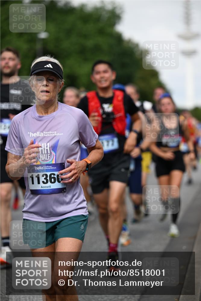 29.06.2025 - hella hamburg halbmarathon Dr. Thomas Lammeyer http://msf.ph/oto/8518001 29.06.2025 10:04:09 Kennedybrücke 1006, 1180, 1239, 1264, 1334, 2099, 2159, 2346, 2348, 2447, 2582, 2584, 2677, 2730, 3042, 3112, 3177, 3794, 3861, 3898, 4013, 4231, 4419, 4594, 4796, 5341, 5643, 5728, 6082, 6084, 6104, 6201, 6202, 6260, 6462, 6581, 6602, 6636, 7159, 7717, 7786, 7824, 8394, 8402, 8520, 8531, 8573, 8730, 9611, 9622, 10031, 10044, 10268, 10337, 10582, 10587, 10665, 10742, 10759, 10788, 11083, 11158, 11159, 11366 meine-sportfotos.de