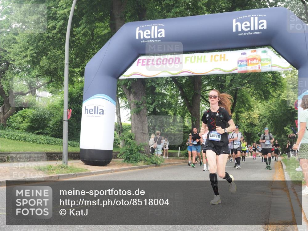 29.06.2025 - hella hamburg halbmarathon KatJ http://msf.ph/oto/8518004 29.06.2025 10:48:21 Zwischen KM18-KM19 2911, 5613, 5870, 7306, 8177 meine-sportfotos.de