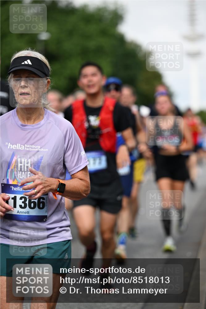 29.06.2025 - hella hamburg halbmarathon Dr. Thomas Lammeyer http://msf.ph/oto/8518013 29.06.2025 10:04:10 Kennedybrücke 1006, 1180, 1239, 1264, 1334, 2027, 2099, 2159, 2346, 2348, 2447, 2582, 2584, 2677, 2730, 3042, 3112, 3177, 3794, 3861, 3898, 4013, 4419, 4594, 4796, 5341, 5643, 5728, 6082, 6084, 6104, 6201, 6202, 6260, 6462, 6581, 6602, 6636, 7159, 7717, 7786, 7824, 8394, 8402, 8520, 8531, 8573, 8669, 8730, 9611, 9622, 10031, 10044, 10268, 10337, 10534, 10582, 10587, 10665, 10742, 10759, 10788, 11083, 11158, 11159, 11366 meine-sportfotos.de