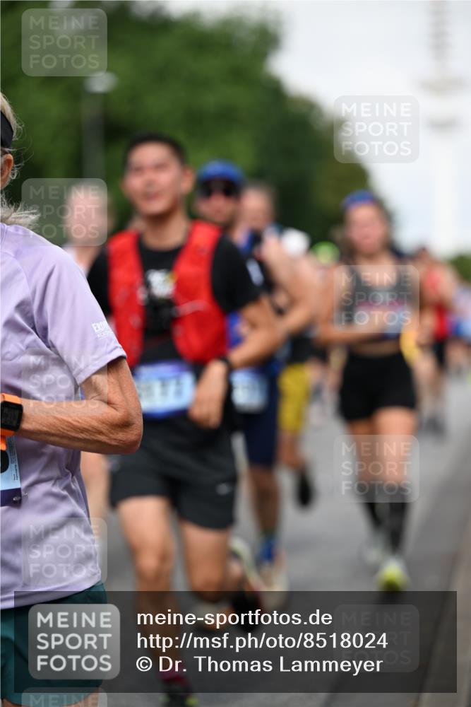 29.06.2025 - hella hamburg halbmarathon Dr. Thomas Lammeyer http://msf.ph/oto/8518024 29.06.2025 10:04:10 Kennedybrücke 1006, 1180, 1239, 1264, 1334, 2027, 2099, 2159, 2346, 2348, 2447, 2582, 2584, 2677, 2730, 3042, 3112, 3177, 3794, 3861, 3898, 4013, 4419, 4594, 4796, 5341, 5643, 5728, 6082, 6084, 6104, 6201, 6202, 6260, 6462, 6581, 6602, 6636, 7159, 7717, 7786, 7824, 8394, 8402, 8520, 8531, 8573, 8669, 8730, 9611, 9622, 10031, 10044, 10268, 10337, 10534, 10582, 10587, 10665, 10742, 10759, 10788, 11083, 11158, 11159, 11366 meine-sportfotos.de