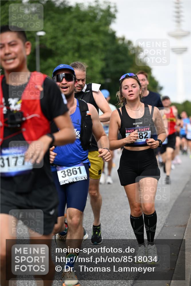 29.06.2025 - hella hamburg halbmarathon Dr. Thomas Lammeyer http://msf.ph/oto/8518034 29.06.2025 10:04:11 Kennedybrücke 1006, 1180, 1239, 1264, 1334, 2027, 2099, 2159, 2346, 2348, 2447, 2582, 2584, 2652, 2677, 2730, 3042, 3112, 3177, 3794, 3861, 3898, 4013, 4419, 4594, 4796, 4940, 5341, 5643, 5728, 6082, 6084, 6104, 6201, 6202, 6260, 6443, 6462, 6602, 6636, 7159, 7717, 7824, 8394, 8402, 8520, 8531, 8669, 8730, 9485, 9611, 9622, 10031, 10044, 10268, 10337, 10534, 10582, 10587, 10665, 10742, 10759, 10766, 10788, 11083, 11158, 11159, 11366 meine-sportfotos.de