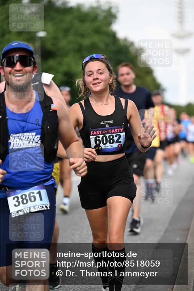 29.06.2025 - hella hamburg halbmarathon Dr. Thomas Lammeyer http://msf.ph/oto/8518059 29.06.2025 10:04:11 Kennedybrücke 1006, 1180, 1239, 1264, 1334, 2027, 2099, 2159, 2346, 2348, 2447, 2582, 2584, 2652, 2677, 2730, 3042, 3112, 3177, 3794, 3861, 3898, 4013, 4419, 4594, 4796, 4940, 5341, 5643, 5728, 6082, 6084, 6104, 6201, 6202, 6260, 6443, 6462, 6602, 6636, 7159, 7717, 7824, 8394, 8402, 8520, 8531, 8669, 8730, 9485, 9611, 9622, 10031, 10044, 10268, 10337, 10534, 10582, 10587, 10665, 10742, 10759, 10766, 10788, 11083, 11158, 11159, 11366 meine-sportfotos.de
