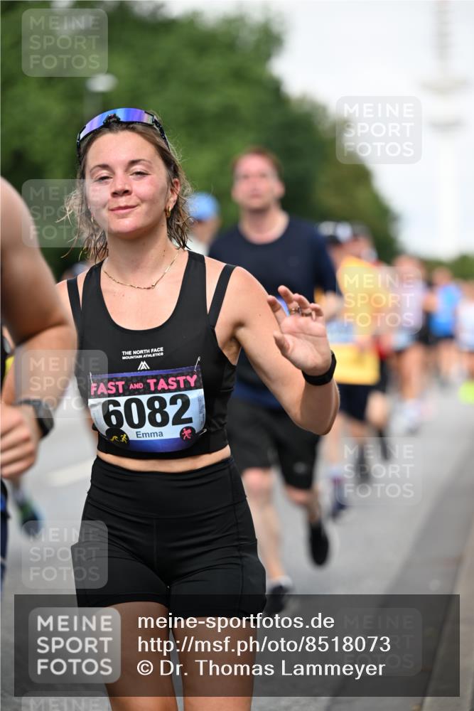 29.06.2025 - hella hamburg halbmarathon Dr. Thomas Lammeyer http://msf.ph/oto/8518073 29.06.2025 10:04:12 Kennedybrücke 1006, 1180, 1239, 1264, 1334, 2027, 2099, 2159, 2346, 2348, 2447, 2474, 2582, 2584, 2606, 2652, 2677, 2730, 3042, 3112, 3177, 3794, 3861, 3898, 4013, 4419, 4594, 4796, 4940, 5341, 5643, 5728, 6082, 6084, 6104, 6201, 6202, 6260, 6443, 6462, 6602, 6636, 7159, 7717, 7824, 8402, 8520, 8531, 8669, 8730, 9485, 9611, 9622, 10044, 10268, 10337, 10534, 10582, 10587, 10665, 10742, 10759, 10766, 10788, 11083, 11158, 11159, 11366 meine-sportfotos.de