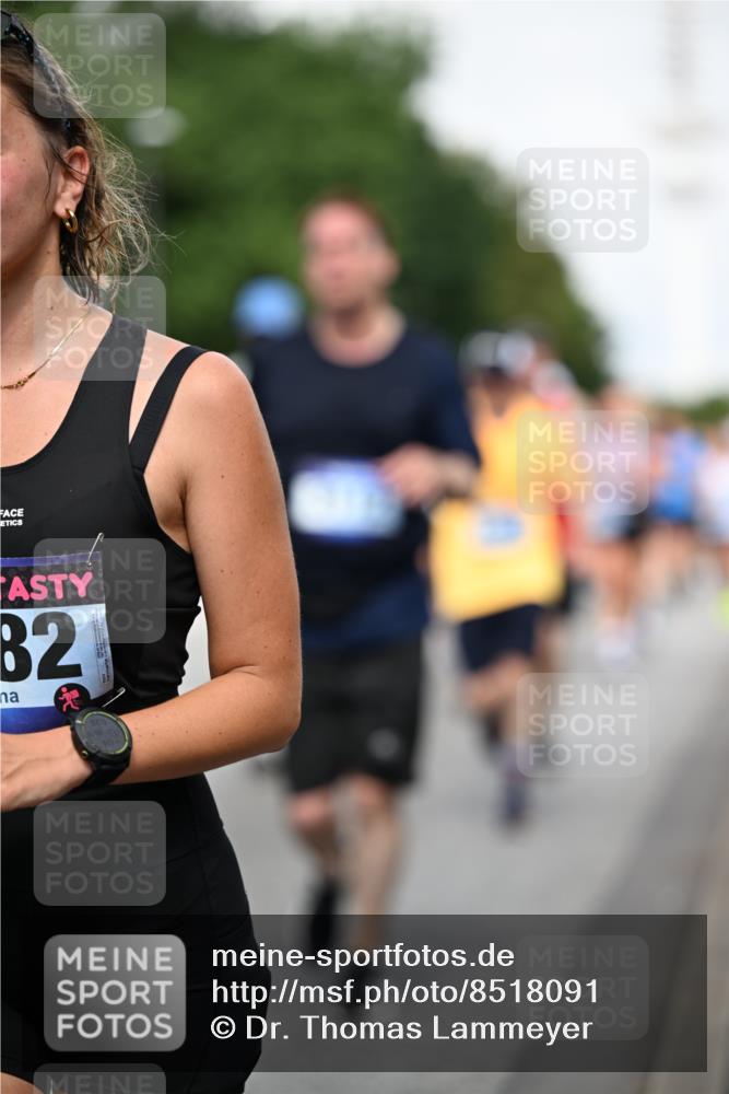 29.06.2025 - hella hamburg halbmarathon Dr. Thomas Lammeyer http://msf.ph/oto/8518091 29.06.2025 10:04:12 Kennedybrücke 1006, 1180, 1239, 1264, 1334, 2027, 2099, 2159, 2346, 2348, 2447, 2474, 2582, 2584, 2606, 2652, 2677, 2730, 3042, 3112, 3177, 3794, 3861, 3898, 4013, 4419, 4594, 4796, 4940, 5341, 5643, 5728, 6082, 6084, 6104, 6201, 6202, 6260, 6443, 6462, 6602, 6636, 7159, 7717, 7824, 8402, 8520, 8531, 8669, 8730, 9485, 9611, 9622, 10044, 10268, 10337, 10534, 10582, 10587, 10665, 10742, 10759, 10766, 10788, 11083, 11158, 11159, 11366 meine-sportfotos.de