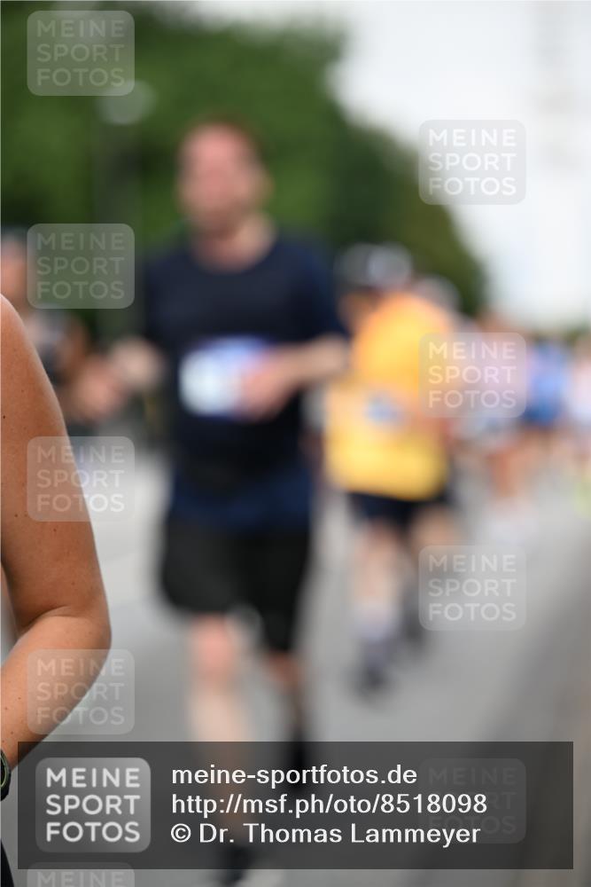 29.06.2025 - hella hamburg halbmarathon Dr. Thomas Lammeyer http://msf.ph/oto/8518098 29.06.2025 10:04:12 Kennedybrücke 1006, 1180, 1239, 1264, 1334, 2027, 2099, 2159, 2346, 2348, 2447, 2474, 2582, 2584, 2606, 2652, 2677, 2730, 3042, 3112, 3177, 3794, 3861, 3898, 4013, 4419, 4594, 4796, 4940, 5341, 5643, 5728, 6082, 6084, 6104, 6201, 6202, 6260, 6443, 6462, 6602, 6636, 7159, 7717, 7824, 8402, 8520, 8531, 8669, 8730, 9485, 9611, 9622, 10044, 10268, 10337, 10534, 10582, 10587, 10665, 10742, 10759, 10766, 10788, 11083, 11158, 11159, 11366 meine-sportfotos.de