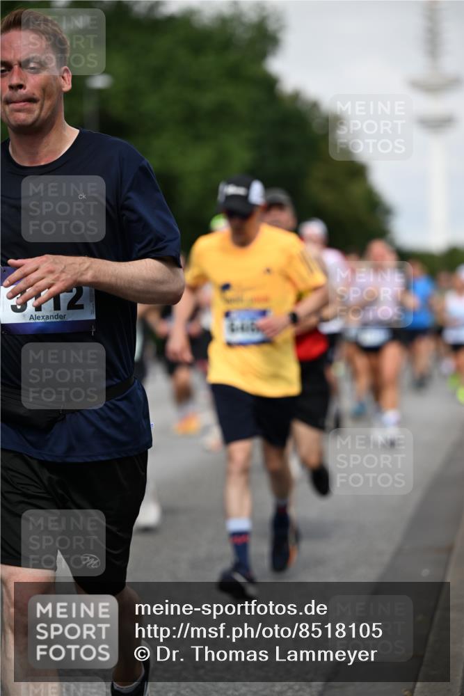29.06.2025 - hella hamburg halbmarathon Dr. Thomas Lammeyer http://msf.ph/oto/8518105 29.06.2025 10:04:13 Kennedybrücke 1006, 1180, 1239, 1264, 1334, 2027, 2159, 2346, 2348, 2447, 2474, 2582, 2584, 2606, 2652, 2677, 2730, 3042, 3112, 3177, 3794, 3861, 3898, 4013, 4419, 4594, 4767, 4796, 4940, 5341, 5643, 5728, 6082, 6084, 6104, 6201, 6202, 6260, 6443, 6462, 6470, 6602, 6636, 7159, 7717, 7824, 8520, 8531, 8669, 8730, 9485, 9611, 9622, 10044, 10268, 10337, 10534, 10582, 10587, 10665, 10742, 10759, 10766, 10788, 11083, 11158, 11159, 11366 meine-sportfotos.de