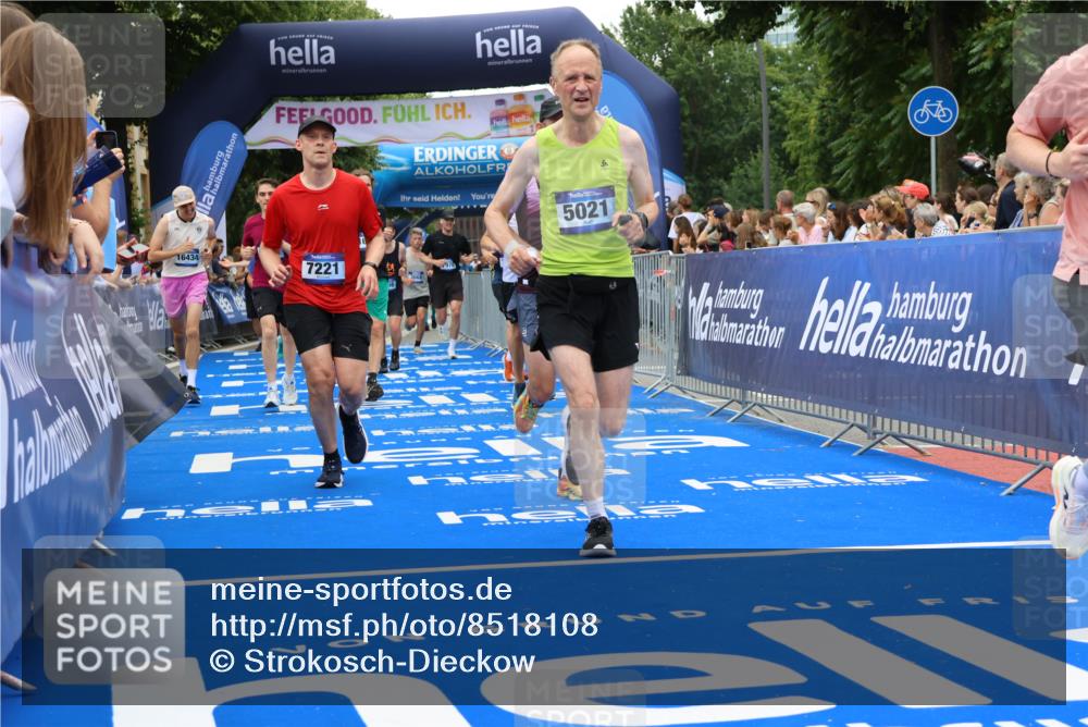 29.06.2025 - hella hamburg halbmarathon Strokosch-Dieckow http://msf.ph/oto/8518108 29.06.2025 10:55:45 Ziel 1120, 1143, 1179, 1834, 2612, 2955, 3256, 3668, 4772, 4897, 5021, 6569, 6924, 7221, 7976, 8255, 8618, 10212, 11039, 12483, 12858, 13474, 14365, 14909, 15896, 16401, 16434, 16786, 18064, 18125, 18190, 18867, 19047 meine-sportfotos.de