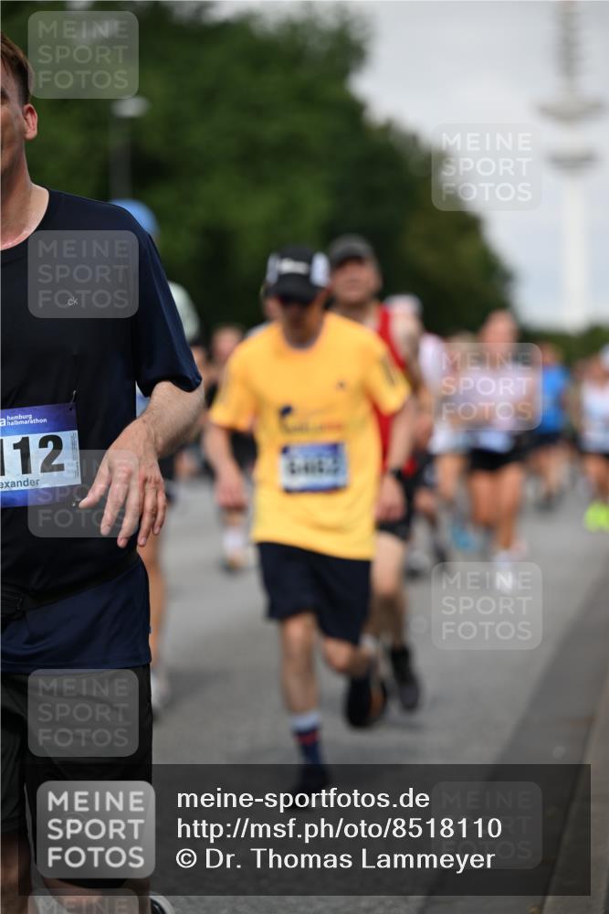 29.06.2025 - hella hamburg halbmarathon Dr. Thomas Lammeyer http://msf.ph/oto/8518110 29.06.2025 10:04:13 Kennedybrücke 1006, 1180, 1239, 1264, 1334, 2027, 2159, 2346, 2348, 2447, 2474, 2582, 2584, 2606, 2652, 2677, 2730, 3042, 3112, 3177, 3794, 3861, 3898, 4013, 4419, 4594, 4767, 4796, 4940, 5341, 5643, 5728, 6082, 6084, 6104, 6201, 6202, 6260, 6443, 6462, 6470, 6602, 6636, 7159, 7717, 7824, 8520, 8531, 8669, 8730, 9485, 9611, 9622, 10044, 10268, 10337, 10534, 10582, 10587, 10665, 10742, 10759, 10766, 10788, 11083, 11158, 11159, 11366 meine-sportfotos.de