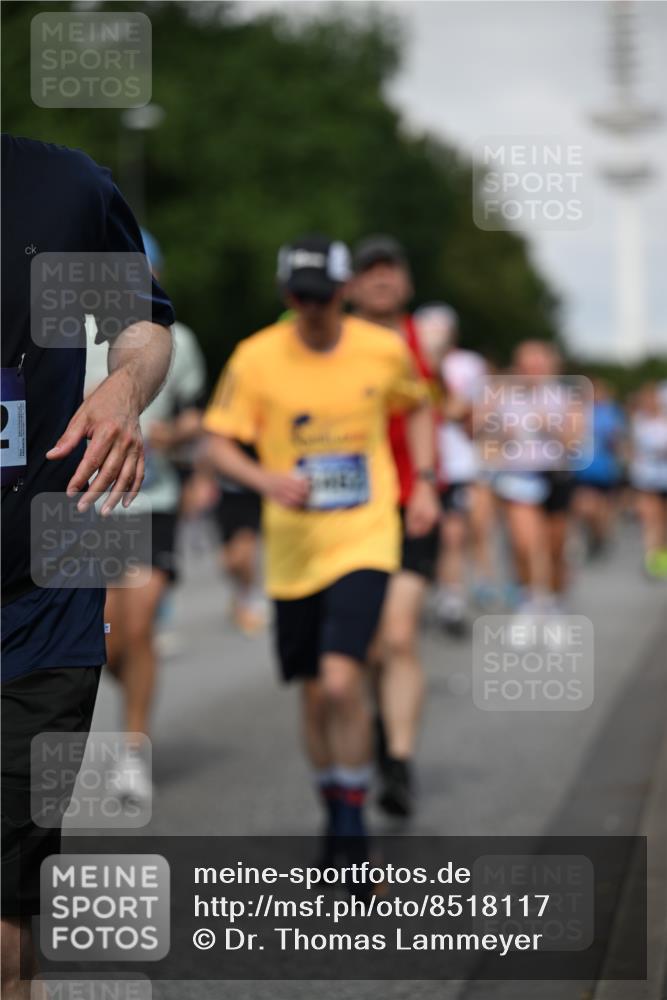29.06.2025 - hella hamburg halbmarathon Dr. Thomas Lammeyer http://msf.ph/oto/8518117 29.06.2025 10:04:13 Kennedybrücke 1006, 1180, 1239, 1264, 1334, 2027, 2159, 2346, 2348, 2447, 2474, 2582, 2584, 2606, 2652, 2677, 2730, 3042, 3112, 3177, 3794, 3861, 3898, 4013, 4419, 4594, 4767, 4796, 4940, 5341, 5643, 5728, 6082, 6084, 6104, 6201, 6202, 6260, 6443, 6462, 6470, 6602, 6636, 7159, 7717, 7824, 8520, 8531, 8669, 8730, 9485, 9611, 9622, 10044, 10268, 10337, 10534, 10582, 10587, 10665, 10742, 10759, 10766, 10788, 11083, 11158, 11159, 11366 meine-sportfotos.de