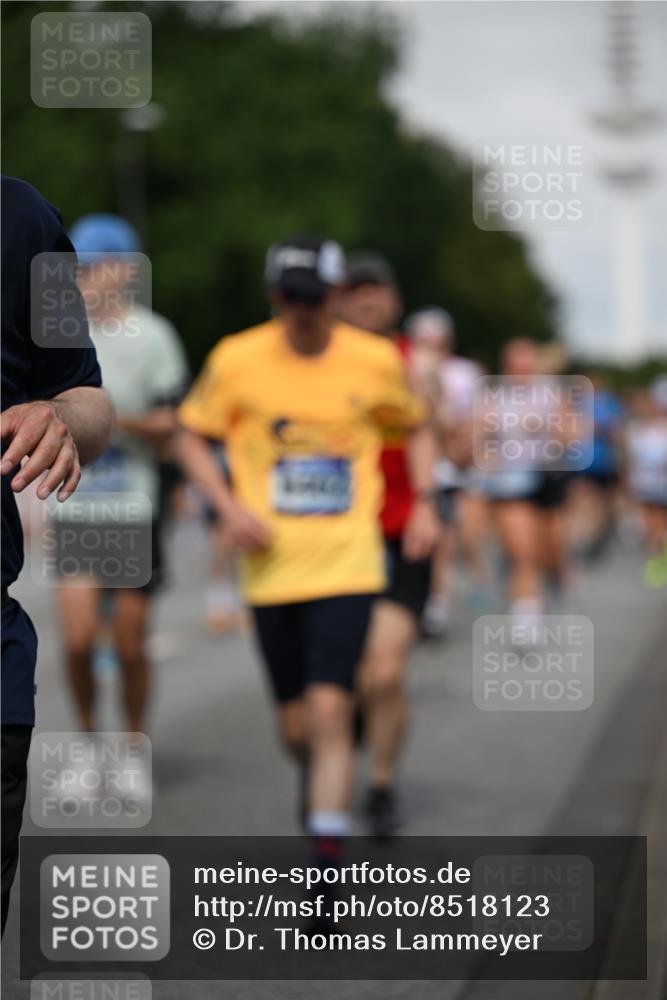 29.06.2025 - hella hamburg halbmarathon Dr. Thomas Lammeyer http://msf.ph/oto/8518123 29.06.2025 10:04:13 Kennedybrücke 1006, 1180, 1239, 1264, 1334, 2027, 2159, 2346, 2348, 2447, 2474, 2582, 2584, 2606, 2652, 2677, 2730, 3042, 3112, 3177, 3794, 3861, 3898, 4013, 4419, 4594, 4767, 4796, 4940, 5341, 5643, 5728, 6082, 6084, 6104, 6201, 6202, 6260, 6443, 6462, 6470, 6602, 6636, 7159, 7717, 7824, 8520, 8531, 8669, 8730, 9485, 9611, 9622, 10044, 10268, 10337, 10534, 10582, 10587, 10665, 10742, 10759, 10766, 10788, 11083, 11158, 11159, 11366 meine-sportfotos.de