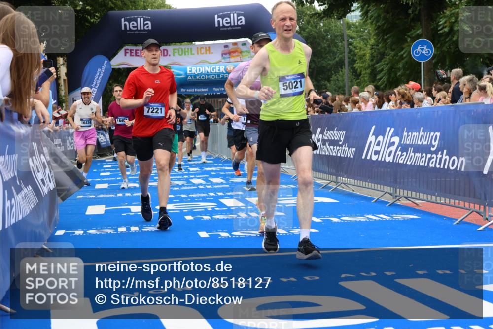 29.06.2025 - hella hamburg halbmarathon Strokosch-Dieckow http://msf.ph/oto/8518127 29.06.2025 10:55:45 Ziel 1120, 1143, 1179, 1834, 2612, 2955, 3256, 3668, 4772, 4897, 5021, 6569, 6924, 7221, 7976, 8255, 8618, 10212, 11039, 12483, 12858, 13474, 14365, 14909, 15896, 16401, 16434, 16786, 18064, 18125, 18190, 18867, 19047 meine-sportfotos.de