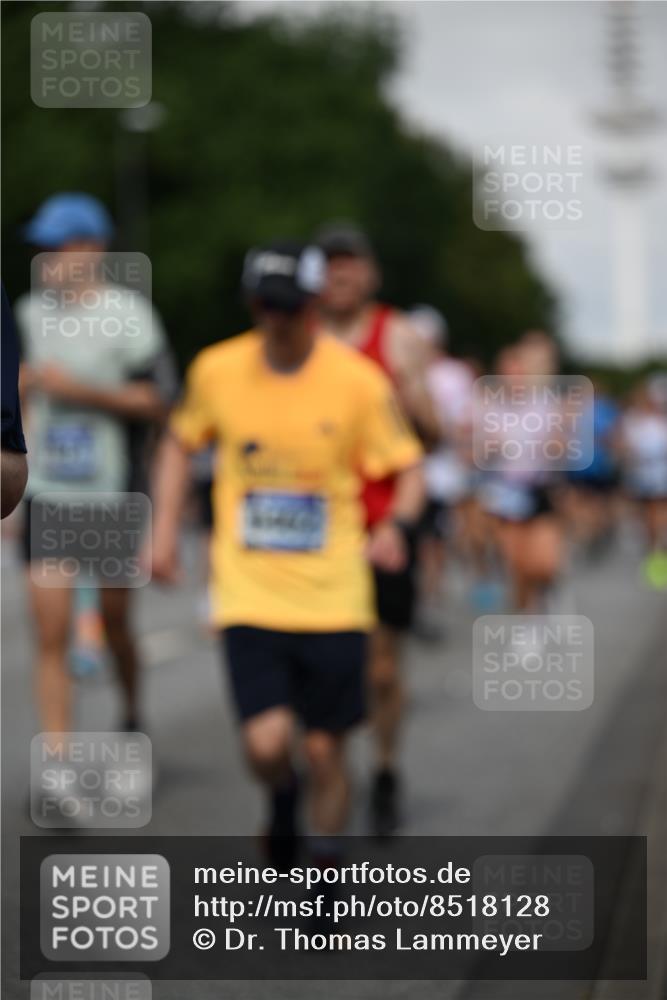 29.06.2025 - hella hamburg halbmarathon Dr. Thomas Lammeyer http://msf.ph/oto/8518128 29.06.2025 10:04:14 Kennedybrücke 1006, 1180, 1239, 1264, 1334, 2027, 2159, 2346, 2348, 2447, 2474, 2582, 2584, 2606, 2652, 2677, 2730, 2982, 3042, 3112, 3177, 3319, 3794, 3861, 3898, 4013, 4419, 4594, 4767, 4796, 4940, 5341, 5643, 5728, 6082, 6084, 6104, 6201, 6202, 6260, 6443, 6462, 6470, 6602, 6636, 7159, 7717, 7824, 8520, 8531, 8669, 8730, 9485, 9611, 9622, 10044, 10268, 10337, 10534, 10582, 10587, 10665, 10742, 10759, 10766, 10788, 11083, 11158, 11159, 11366 meine-sportfotos.de