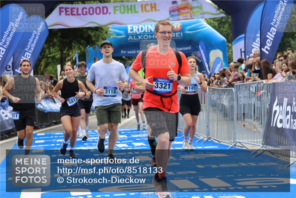 29.06.2025 - hella hamburg halbmarathon Strokosch-Dieckow http://msf.ph/oto/8518133 29.06.2025 11:22:34 Ziel 1145, 2101, 3118, 3321, 4754, 4869, 5811, 5812, 6785, 8761, 9499, 11478, 11756, 12018, 12042, 14314, 14344, 14793, 15256, 16618, 16896, 16918, 19192 meine-sportfotos.de