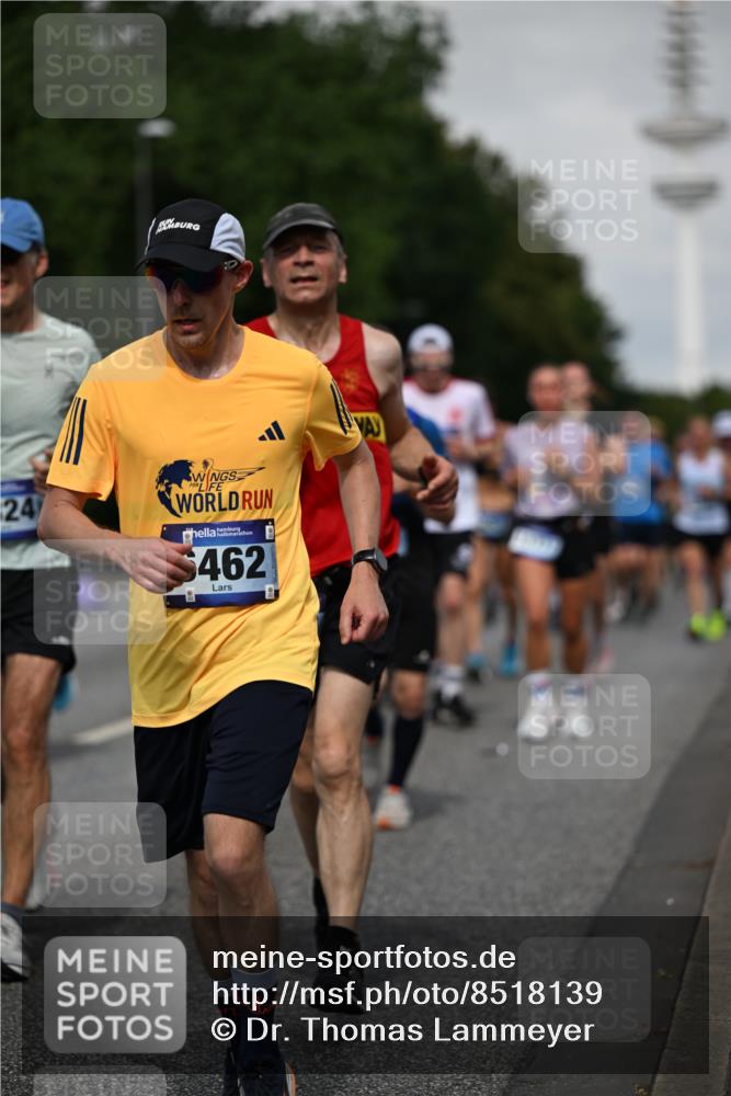 29.06.2025 - hella hamburg halbmarathon Dr. Thomas Lammeyer http://msf.ph/oto/8518139 29.06.2025 10:04:14 Kennedybrücke 1006, 1180, 1239, 1264, 1334, 2027, 2159, 2346, 2348, 2447, 2474, 2582, 2584, 2606, 2652, 2677, 2730, 2982, 3042, 3112, 3177, 3319, 3794, 3861, 3898, 4013, 4419, 4594, 4767, 4796, 4940, 5341, 5643, 5728, 6082, 6084, 6104, 6201, 6202, 6260, 6443, 6462, 6470, 6602, 6636, 7159, 7717, 7824, 8520, 8531, 8669, 8730, 9485, 9611, 9622, 10044, 10268, 10337, 10534, 10582, 10587, 10665, 10742, 10759, 10766, 10788, 11083, 11158, 11159, 11366 meine-sportfotos.de