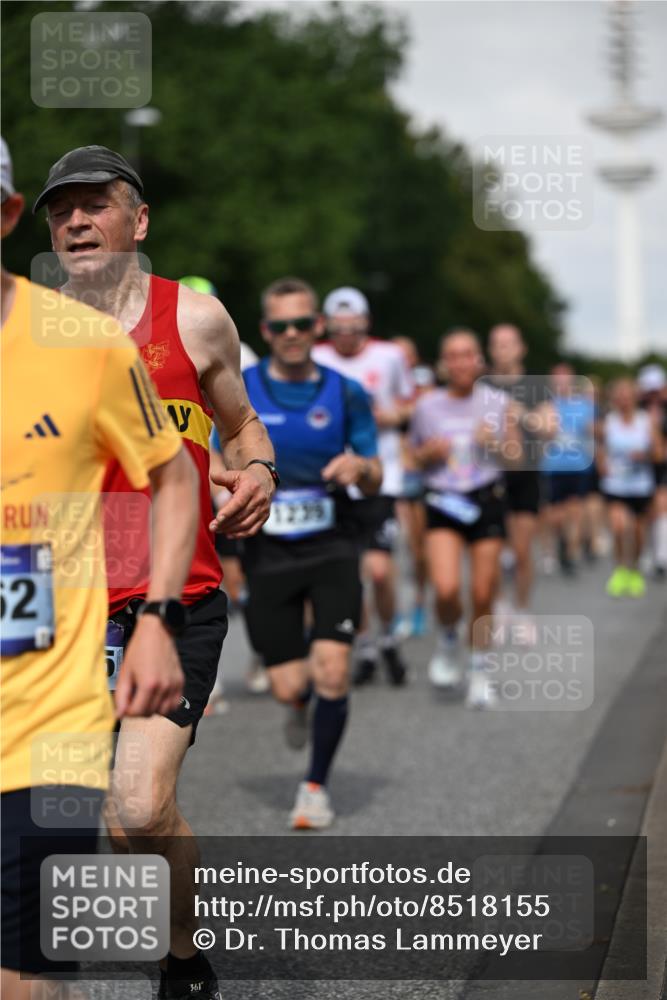 29.06.2025 - hella hamburg halbmarathon Dr. Thomas Lammeyer http://msf.ph/oto/8518155 29.06.2025 10:04:15 Kennedybrücke 1180, 1239, 1264, 1334, 2027, 2159, 2346, 2348, 2447, 2474, 2582, 2584, 2606, 2652, 2677, 2730, 2982, 3042, 3112, 3177, 3319, 3794, 3861, 3898, 4013, 4419, 4579, 4594, 4767, 4796, 4940, 5341, 5643, 5728, 6082, 6084, 6104, 6174, 6201, 6202, 6260, 6443, 6462, 6470, 6602, 6636, 7159, 7717, 7824, 8520, 8531, 8669, 8730, 9485, 9611, 9622, 10044, 10268, 10337, 10534, 10582, 10587, 10665, 10742, 10759, 10766, 10788, 11083, 11158, 11159, 11366 meine-sportfotos.de