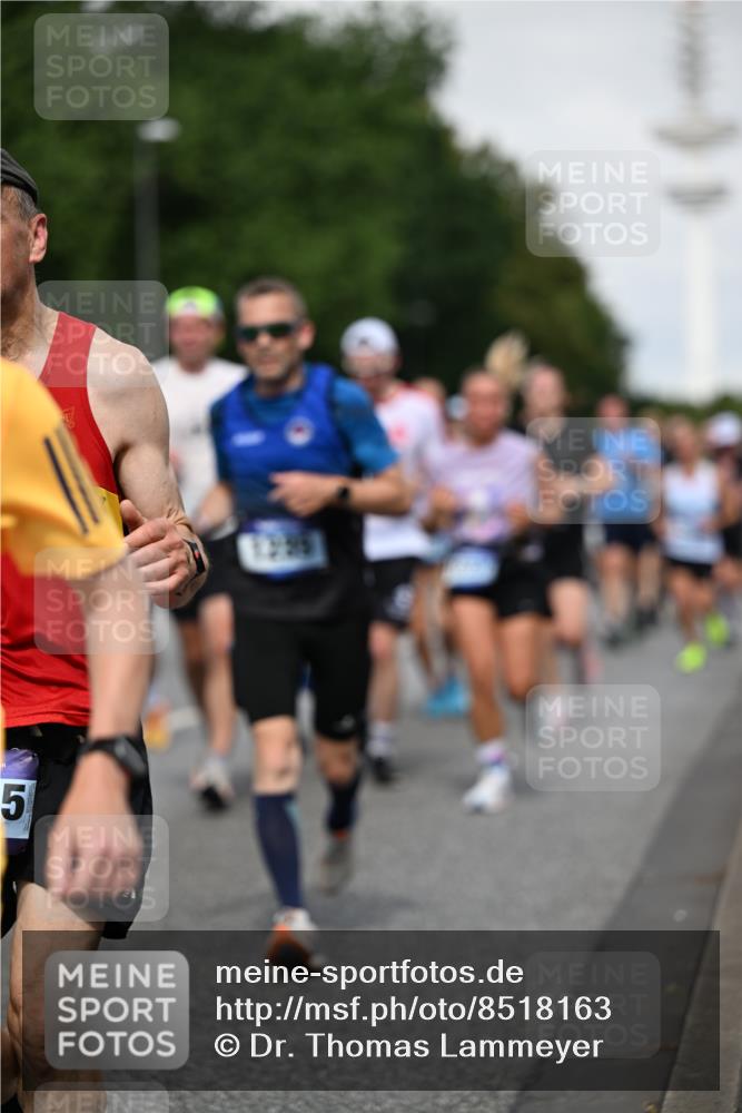 29.06.2025 - hella hamburg halbmarathon Dr. Thomas Lammeyer http://msf.ph/oto/8518163 29.06.2025 10:04:15 Kennedybrücke 1180, 1239, 1264, 1334, 2027, 2159, 2346, 2348, 2447, 2474, 2582, 2584, 2606, 2652, 2677, 2730, 2982, 3042, 3112, 3177, 3319, 3794, 3861, 3898, 4013, 4419, 4579, 4594, 4767, 4796, 4940, 5341, 5643, 5728, 6082, 6084, 6104, 6174, 6201, 6202, 6260, 6443, 6462, 6470, 6602, 6636, 7159, 7717, 7824, 8520, 8531, 8669, 8730, 9485, 9611, 9622, 10044, 10268, 10337, 10534, 10582, 10587, 10665, 10742, 10759, 10766, 10788, 11083, 11158, 11159, 11366 meine-sportfotos.de