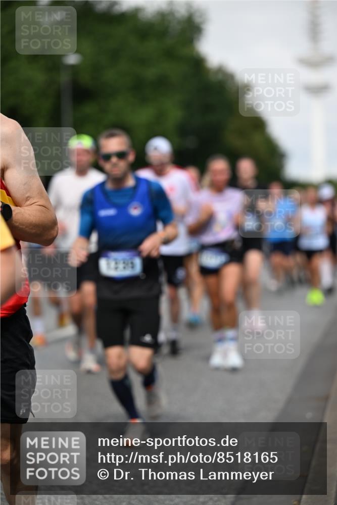 29.06.2025 - hella hamburg halbmarathon Dr. Thomas Lammeyer http://msf.ph/oto/8518165 29.06.2025 10:04:15 Kennedybrücke 1180, 1239, 1264, 1334, 2027, 2159, 2346, 2348, 2447, 2474, 2582, 2584, 2606, 2652, 2677, 2730, 2982, 3042, 3112, 3177, 3319, 3794, 3861, 3898, 4013, 4419, 4579, 4594, 4767, 4796, 4940, 5341, 5643, 5728, 6082, 6084, 6104, 6174, 6201, 6202, 6260, 6443, 6462, 6470, 6602, 6636, 7159, 7717, 7824, 8520, 8531, 8669, 8730, 9485, 9611, 9622, 10044, 10268, 10337, 10534, 10582, 10587, 10665, 10742, 10759, 10766, 10788, 11083, 11158, 11159, 11366 meine-sportfotos.de