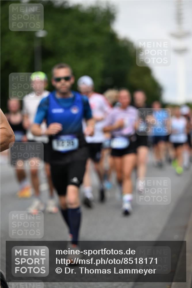 29.06.2025 - hella hamburg halbmarathon Dr. Thomas Lammeyer http://msf.ph/oto/8518171 29.06.2025 10:04:15 Kennedybrücke 1180, 1239, 1264, 1334, 2027, 2159, 2346, 2348, 2447, 2474, 2582, 2584, 2606, 2652, 2677, 2730, 2982, 3042, 3112, 3177, 3319, 3794, 3861, 3898, 4013, 4419, 4579, 4594, 4767, 4796, 4940, 5341, 5643, 5728, 6082, 6084, 6104, 6174, 6201, 6202, 6260, 6443, 6462, 6470, 6602, 6636, 7159, 7717, 7824, 8520, 8531, 8669, 8730, 9485, 9611, 9622, 10044, 10268, 10337, 10534, 10582, 10587, 10665, 10742, 10759, 10766, 10788, 11083, 11158, 11159, 11366 meine-sportfotos.de