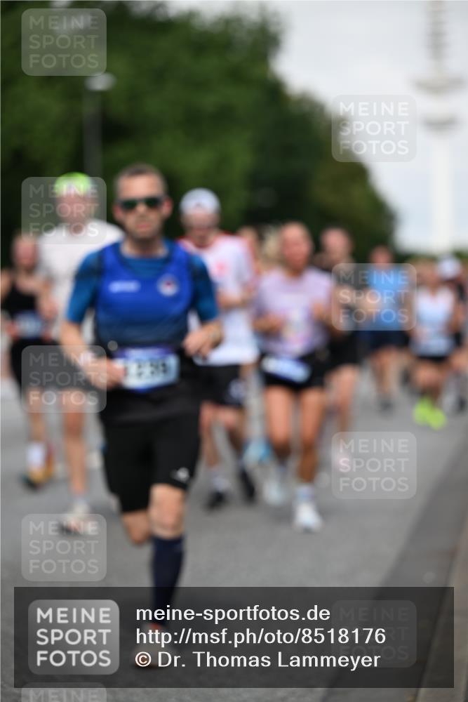 29.06.2025 - hella hamburg halbmarathon Dr. Thomas Lammeyer http://msf.ph/oto/8518176 29.06.2025 10:04:15 Kennedybrücke 1180, 1239, 1264, 1334, 2027, 2159, 2346, 2348, 2447, 2474, 2582, 2584, 2606, 2652, 2677, 2730, 2982, 3042, 3112, 3177, 3319, 3794, 3861, 3898, 4013, 4419, 4579, 4594, 4767, 4796, 4940, 5341, 5643, 5728, 6082, 6084, 6104, 6174, 6201, 6202, 6260, 6443, 6462, 6470, 6602, 6636, 7159, 7717, 7824, 8520, 8531, 8669, 8730, 9485, 9611, 9622, 10044, 10268, 10337, 10534, 10582, 10587, 10665, 10742, 10759, 10766, 10788, 11083, 11158, 11159, 11366 meine-sportfotos.de