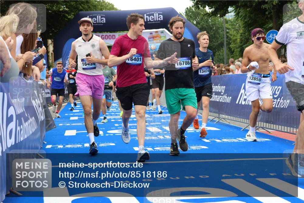 29.06.2025 - hella hamburg halbmarathon Strokosch-Dieckow http://msf.ph/oto/8518186 29.06.2025 10:55:47 Ziel 1143, 1179, 1834, 2612, 3256, 3668, 4772, 5021, 6569, 6924, 7221, 7976, 8255, 8618, 8968, 9246, 10212, 12483, 12858, 13474, 14365, 14909, 16401, 16434, 16786, 18125, 18190, 18867, 19047 meine-sportfotos.de