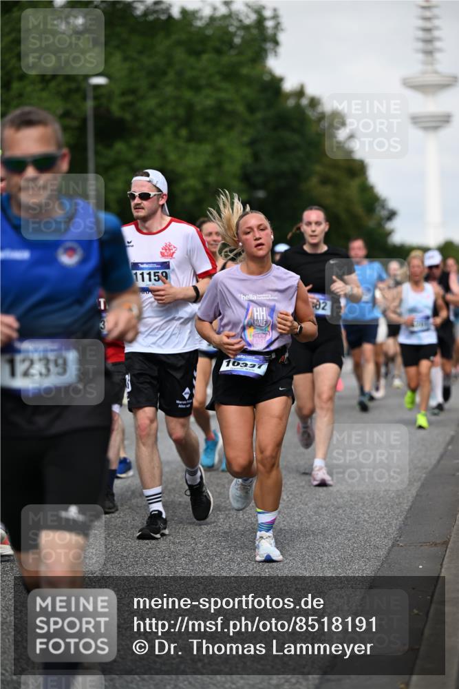 29.06.2025 - hella hamburg halbmarathon Dr. Thomas Lammeyer http://msf.ph/oto/8518191 29.06.2025 10:04:16 Kennedybrücke 1019, 1180, 1239, 1264, 1334, 1583, 2027, 2159, 2346, 2348, 2426, 2447, 2474, 2582, 2584, 2606, 2652, 2677, 2730, 2982, 3042, 3112, 3177, 3319, 3794, 3861, 3898, 4013, 4419, 4579, 4594, 4767, 4796, 4940, 5341, 5643, 5728, 6082, 6084, 6104, 6174, 6201, 6260, 6443, 6462, 6470, 6602, 6636, 7159, 7717, 7824, 8520, 8531, 8669, 8730, 9450, 9485, 9611, 9622, 10044, 10268, 10337, 10534, 10582, 10587, 10599, 10665, 10742, 10759, 10766, 10788, 11083, 11158, 11159, 11366 meine-sportfotos.de