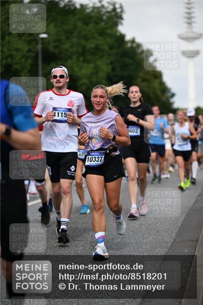 29.06.2025 - hella hamburg halbmarathon Dr. Thomas Lammeyer http://msf.ph/oto/8518201 29.06.2025 10:04:16 Kennedybrücke 1019, 1180, 1239, 1264, 1334, 1583, 2027, 2159, 2346, 2348, 2426, 2447, 2474, 2582, 2584, 2606, 2652, 2677, 2730, 2982, 3042, 3112, 3177, 3319, 3794, 3861, 3898, 4013, 4419, 4579, 4594, 4767, 4796, 4940, 5341, 5643, 5728, 6082, 6084, 6104, 6174, 6201, 6260, 6443, 6462, 6470, 6602, 6636, 7159, 7717, 7824, 8520, 8531, 8669, 8730, 9450, 9485, 9611, 9622, 10044, 10268, 10337, 10534, 10582, 10587, 10599, 10665, 10742, 10759, 10766, 10788, 11083, 11158, 11159, 11366 meine-sportfotos.de