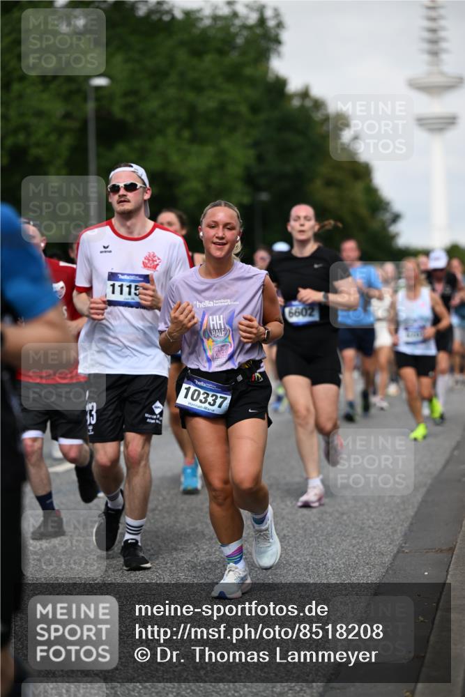 29.06.2025 - hella hamburg halbmarathon Dr. Thomas Lammeyer http://msf.ph/oto/8518208 29.06.2025 10:04:16 Kennedybrücke 1019, 1180, 1239, 1264, 1334, 1583, 2027, 2159, 2346, 2348, 2426, 2447, 2474, 2582, 2584, 2606, 2652, 2677, 2730, 2982, 3042, 3112, 3177, 3319, 3794, 3861, 3898, 4013, 4419, 4579, 4594, 4767, 4796, 4940, 5341, 5643, 5728, 6082, 6084, 6104, 6174, 6201, 6260, 6443, 6462, 6470, 6602, 6636, 7159, 7717, 7824, 8520, 8531, 8669, 8730, 9450, 9485, 9611, 9622, 10044, 10268, 10337, 10534, 10582, 10587, 10599, 10665, 10742, 10759, 10766, 10788, 11083, 11158, 11159, 11366 meine-sportfotos.de