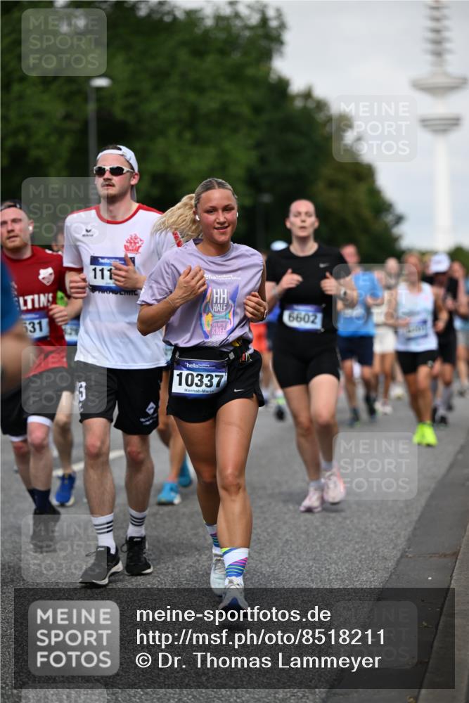 29.06.2025 - hella hamburg halbmarathon Dr. Thomas Lammeyer http://msf.ph/oto/8518211 29.06.2025 10:04:16 Kennedybrücke 1019, 1180, 1239, 1264, 1334, 1583, 2027, 2159, 2346, 2348, 2426, 2447, 2474, 2582, 2584, 2606, 2652, 2677, 2730, 2982, 3042, 3112, 3177, 3319, 3794, 3861, 3898, 4013, 4419, 4579, 4594, 4767, 4796, 4940, 5341, 5643, 5728, 6082, 6084, 6104, 6174, 6201, 6260, 6443, 6462, 6470, 6602, 6636, 7159, 7717, 7824, 8520, 8531, 8669, 8730, 9450, 9485, 9611, 9622, 10044, 10268, 10337, 10534, 10582, 10587, 10599, 10665, 10742, 10759, 10766, 10788, 11083, 11158, 11159, 11366 meine-sportfotos.de