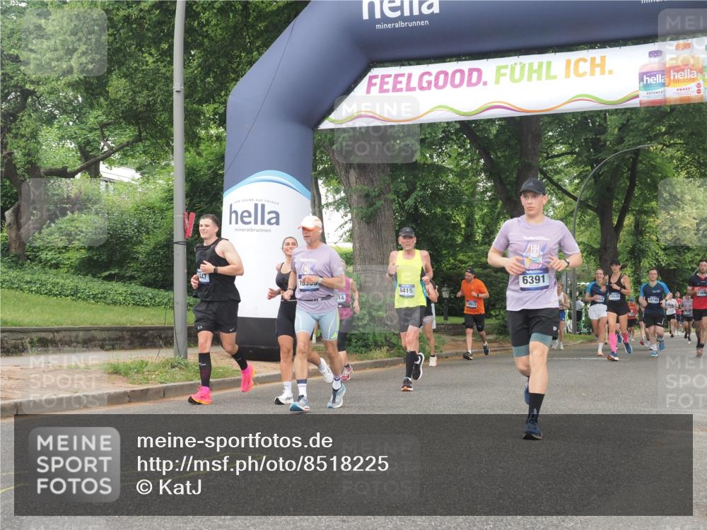 29.06.2025 - hella hamburg halbmarathon KatJ http://msf.ph/oto/8518225 29.06.2025 10:48:29 Zwischen KM18-KM19 1128, 2591, 6391, 6415, 8068 meine-sportfotos.de