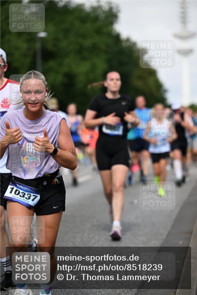 29.06.2025 - hella hamburg halbmarathon Dr. Thomas Lammeyer http://msf.ph/oto/8518239 29.06.2025 10:04:17 Kennedybrücke 1019, 1180, 1239, 1264, 1334, 1583, 2027, 2159, 2346, 2348, 2426, 2447, 2474, 2582, 2584, 2606, 2652, 2677, 2730, 2982, 3042, 3112, 3177, 3319, 3794, 3861, 3898, 4013, 4419, 4579, 4594, 4767, 4796, 4940, 5341, 5643, 5728, 6082, 6084, 6104, 6174, 6201, 6220, 6260, 6443, 6462, 6470, 6602, 6636, 7159, 7717, 7824, 8531, 8669, 8730, 9450, 9485, 9611, 9622, 10044, 10268, 10337, 10534, 10582, 10587, 10599, 10665, 10742, 10759, 10766, 10788, 11083, 11158, 11159, 11366 meine-sportfotos.de