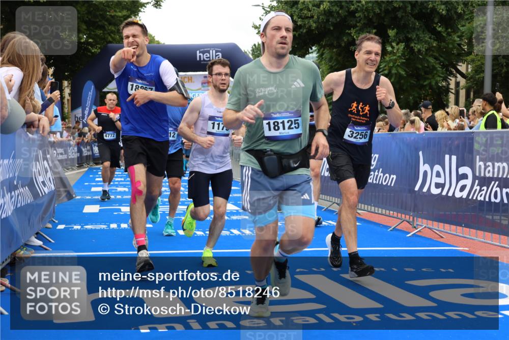 29.06.2025 - hella hamburg halbmarathon Strokosch-Dieckow http://msf.ph/oto/8518246 29.06.2025 10:55:50 Ziel 1179, 2612, 3256, 3668, 4772, 5021, 6569, 7147, 7221, 7976, 8968, 9246, 10084, 12858, 13474, 14365, 15868, 15884, 16401, 16434, 16786, 18125, 18867, 19047 meine-sportfotos.de