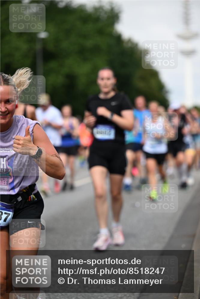 29.06.2025 - hella hamburg halbmarathon Dr. Thomas Lammeyer http://msf.ph/oto/8518247 29.06.2025 10:04:18 Kennedybrücke 1019, 1180, 1239, 1264, 1334, 1583, 2027, 2086, 2159, 2346, 2348, 2426, 2447, 2474, 2582, 2584, 2606, 2652, 2677, 2730, 2982, 3042, 3059, 3112, 3177, 3319, 3794, 3861, 3898, 4013, 4419, 4579, 4594, 4767, 4796, 4940, 5341, 5643, 5728, 6082, 6084, 6104, 6174, 6201, 6220, 6260, 6443, 6462, 6470, 6602, 6636, 7159, 7717, 7824, 8531, 8669, 8730, 9450, 9485, 9611, 9622, 10044, 10268, 10337, 10534, 10582, 10587, 10599, 10665, 10742, 10759, 10766, 10788, 11083, 11159, 11366 meine-sportfotos.de