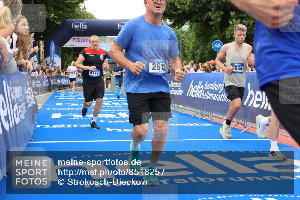 29.06.2025 - hella hamburg halbmarathon Strokosch-Dieckow http://msf.ph/oto/8518257 29.06.2025 10:55:51 Ziel 1179, 2612, 3256, 3668, 4772, 5021, 6569, 7147, 7221, 7976, 8968, 9246, 10084, 12858, 13474, 14365, 14867, 15184, 15868, 15884, 16401, 16434, 16786, 18125, 18867, 19047 meine-sportfotos.de