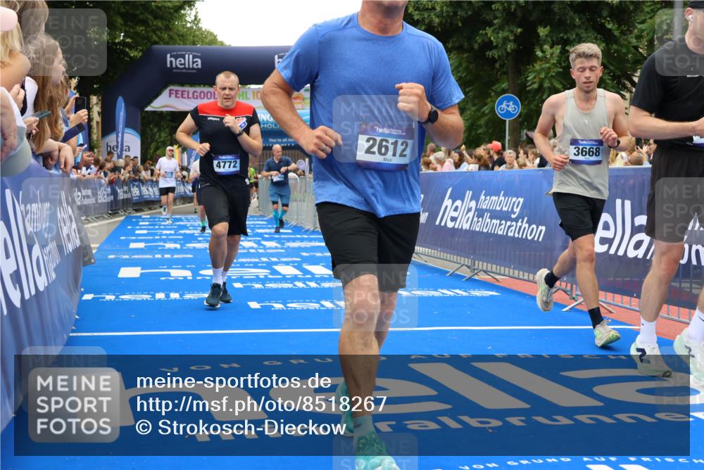 29.06.2025 - hella hamburg halbmarathon Strokosch-Dieckow http://msf.ph/oto/8518267 29.06.2025 10:55:51 Ziel 1179, 2612, 3256, 3668, 4772, 5021, 6569, 7147, 7221, 7976, 8968, 9246, 10084, 12858, 13474, 14365, 14867, 15184, 15868, 15884, 16401, 16434, 16786, 18125, 18867, 19047 meine-sportfotos.de
