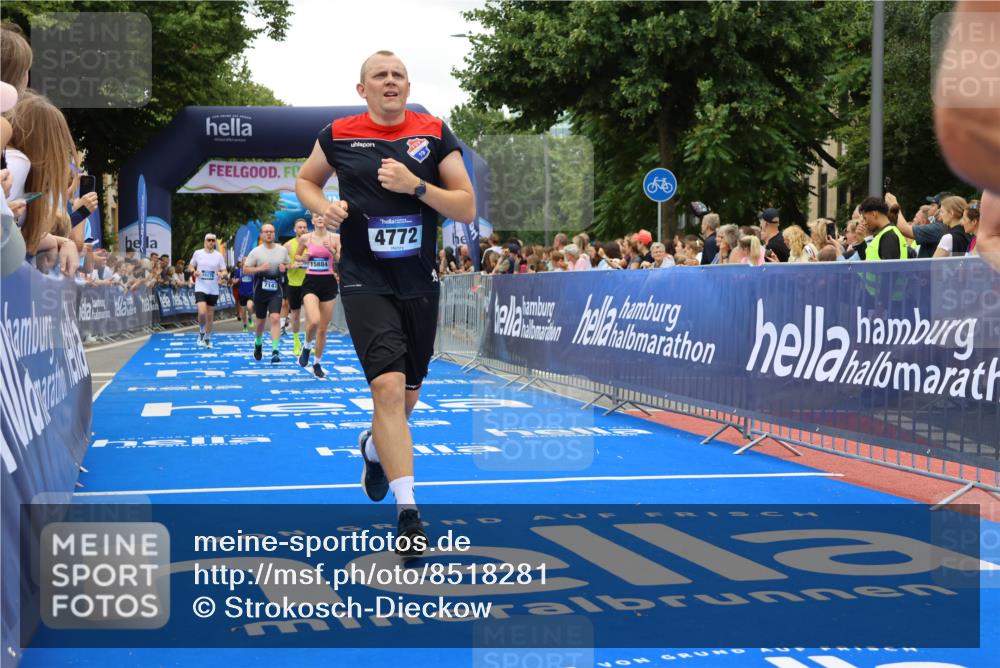 29.06.2025 - hella hamburg halbmarathon Strokosch-Dieckow http://msf.ph/oto/8518281 29.06.2025 10:55:52 Ziel 1179, 2612, 3256, 3668, 4772, 6569, 7147, 7221, 7976, 8968, 9246, 10084, 12858, 13474, 14867, 15184, 15868, 15884, 16176, 16401, 16434, 16786, 18125, 18867, 19047 meine-sportfotos.de