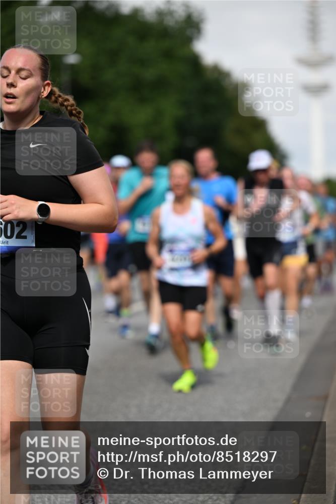 29.06.2025 - hella hamburg halbmarathon Dr. Thomas Lammeyer http://msf.ph/oto/8518297 29.06.2025 10:04:19 Kennedybrücke 1019, 1180, 1239, 1264, 1334, 1583, 2027, 2086, 2159, 2346, 2426, 2447, 2474, 2582, 2584, 2606, 2652, 2677, 2730, 2982, 3042, 3059, 3112, 3177, 3319, 3400, 3794, 3861, 3898, 4013, 4419, 4579, 4594, 4767, 4796, 4940, 5341, 5643, 5728, 6082, 6084, 6104, 6174, 6201, 6220, 6260, 6443, 6462, 6470, 6602, 6636, 7159, 7717, 7824, 8531, 8669, 8730, 9450, 9485, 9611, 9622, 10044, 10268, 10337, 10534, 10582, 10587, 10599, 10665, 10742, 10759, 10766, 11083, 11159, 11366 meine-sportfotos.de