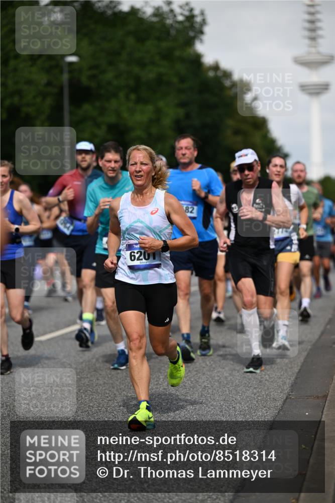 29.06.2025 - hella hamburg halbmarathon Dr. Thomas Lammeyer http://msf.ph/oto/8518314 29.06.2025 10:04:20 Kennedybrücke 1019, 1180, 1239, 1264, 1583, 2027, 2086, 2159, 2346, 2426, 2447, 2474, 2582, 2584, 2606, 2652, 2677, 2730, 2982, 3042, 3059, 3112, 3319, 3400, 3794, 3861, 3898, 4013, 4419, 4579, 4594, 4767, 4796, 4940, 5643, 5728, 6082, 6084, 6104, 6174, 6201, 6220, 6260, 6443, 6462, 6470, 6602, 6636, 7159, 7717, 7824, 8531, 8669, 8730, 9450, 9485, 9611, 9622, 10044, 10268, 10337, 10534, 10582, 10587, 10599, 10665, 10742, 10759, 10766, 11083, 11159, 11366 meine-sportfotos.de