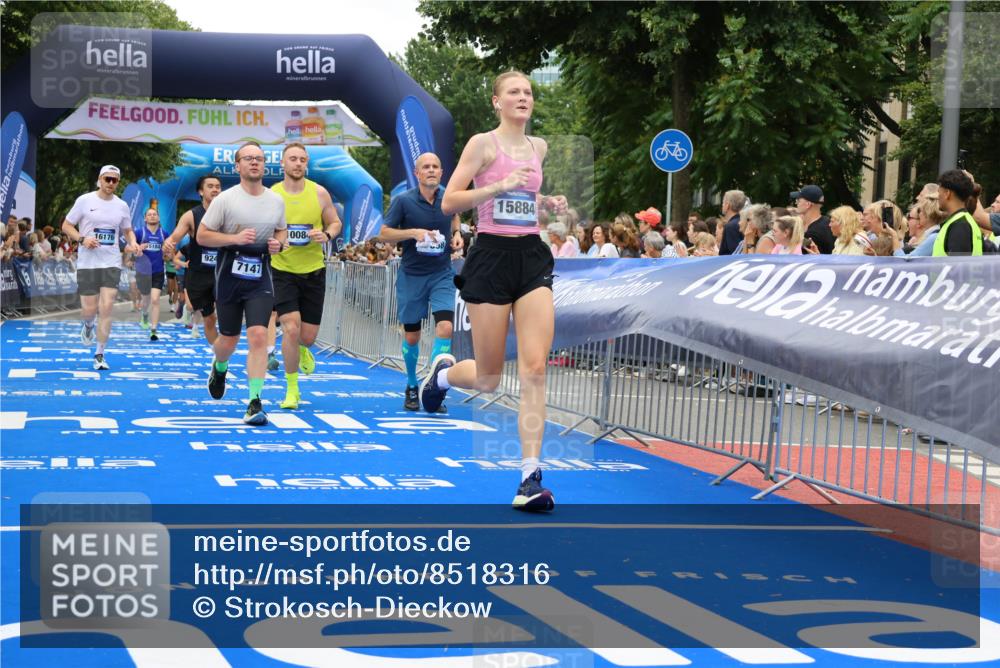 29.06.2025 - hella hamburg halbmarathon Strokosch-Dieckow http://msf.ph/oto/8518316 29.06.2025 10:55:54 Ziel 1179, 2612, 3042, 3256, 3668, 4772, 7147, 7976, 8968, 9246, 10084, 13474, 14867, 15184, 15868, 15884, 16176, 16401, 16434, 16786, 18125, 18867, 19047 meine-sportfotos.de