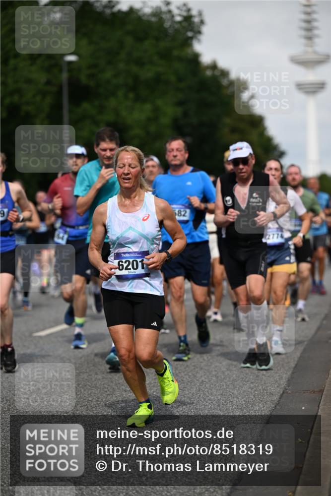 29.06.2025 - hella hamburg halbmarathon Dr. Thomas Lammeyer http://msf.ph/oto/8518319 29.06.2025 10:04:20 Kennedybrücke 1019, 1180, 1239, 1264, 1583, 2027, 2086, 2159, 2346, 2426, 2447, 2474, 2582, 2584, 2606, 2652, 2677, 2730, 2982, 3042, 3059, 3112, 3319, 3400, 3794, 3861, 3898, 4013, 4419, 4579, 4594, 4767, 4796, 4940, 5643, 5728, 6082, 6084, 6104, 6174, 6201, 6220, 6260, 6443, 6462, 6470, 6602, 6636, 7159, 7717, 7824, 8531, 8669, 8730, 9450, 9485, 9611, 9622, 10044, 10268, 10337, 10534, 10582, 10587, 10599, 10665, 10742, 10759, 10766, 11083, 11159, 11366 meine-sportfotos.de