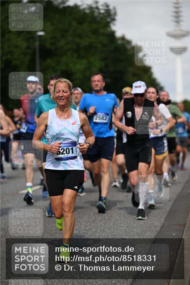 29.06.2025 - hella hamburg halbmarathon Dr. Thomas Lammeyer http://msf.ph/oto/8518331 29.06.2025 10:04:20 Kennedybrücke 1019, 1180, 1239, 1264, 1583, 2027, 2086, 2159, 2346, 2426, 2447, 2474, 2582, 2584, 2606, 2652, 2677, 2730, 2982, 3042, 3059, 3112, 3319, 3400, 3794, 3861, 3898, 4013, 4419, 4579, 4594, 4767, 4796, 4940, 5643, 5728, 6082, 6084, 6104, 6174, 6201, 6220, 6260, 6443, 6462, 6470, 6602, 6636, 7159, 7717, 7824, 8531, 8669, 8730, 9450, 9485, 9611, 9622, 10044, 10268, 10337, 10534, 10582, 10587, 10599, 10665, 10742, 10759, 10766, 11083, 11159, 11366 meine-sportfotos.de