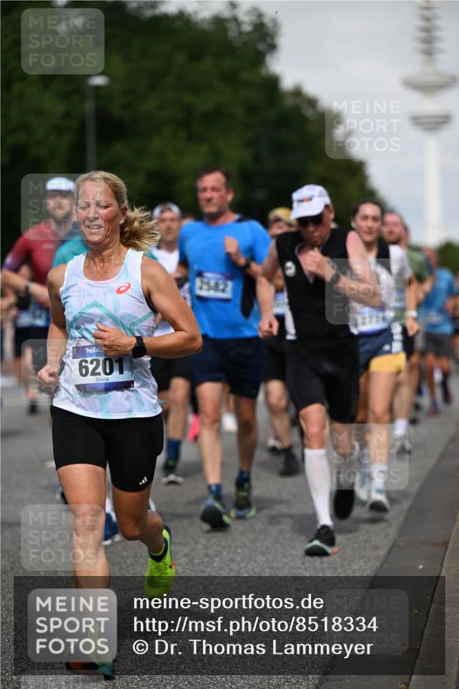29.06.2025 - hella hamburg halbmarathon Dr. Thomas Lammeyer http://msf.ph/oto/8518334 29.06.2025 10:04:21 Kennedybrücke 1019, 1180, 1239, 1264, 1583, 2027, 2086, 2159, 2346, 2426, 2447, 2474, 2582, 2584, 2606, 2652, 2730, 2982, 3042, 3059, 3112, 3319, 3400, 3794, 3861, 3898, 4013, 4419, 4579, 4594, 4767, 4796, 4940, 5643, 5728, 6082, 6084, 6104, 6174, 6201, 6220, 6260, 6443, 6462, 6470, 6602, 6636, 7159, 7717, 7824, 8531, 8669, 8730, 9450, 9485, 9611, 9622, 10044, 10268, 10337, 10534, 10582, 10587, 10599, 10665, 10742, 10759, 10766, 11083, 11159, 11366 meine-sportfotos.de